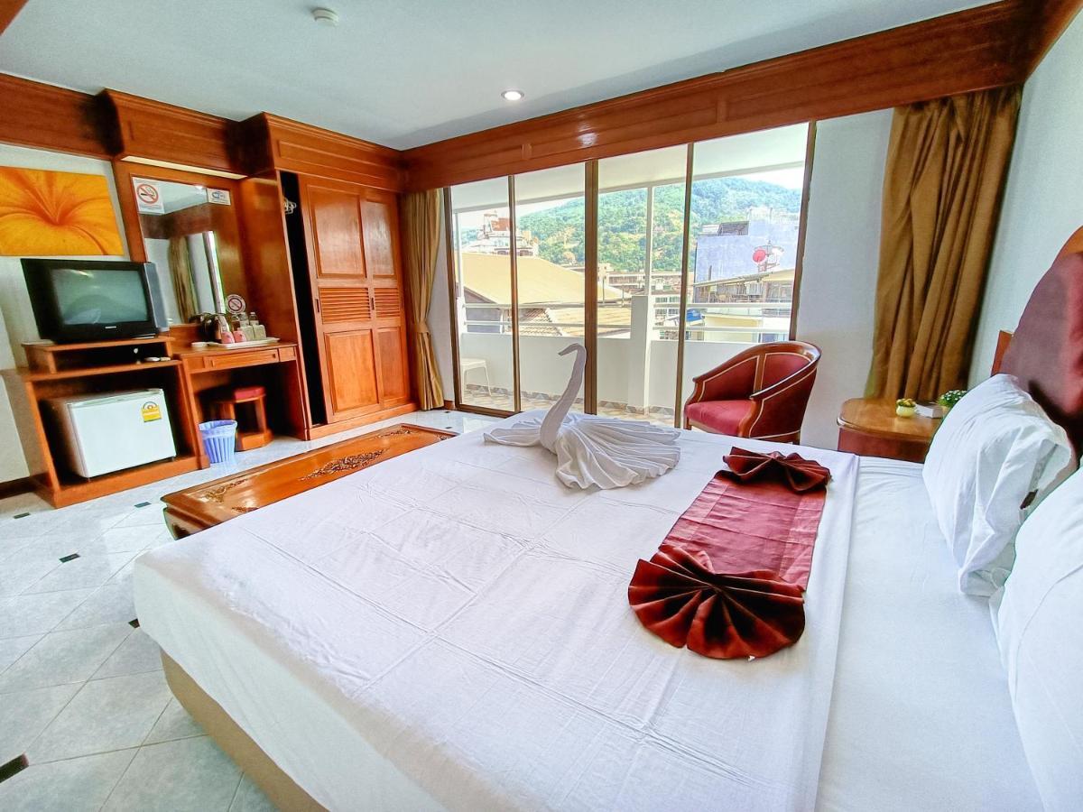 Black Pearl Patong Beachfront Exterior photo