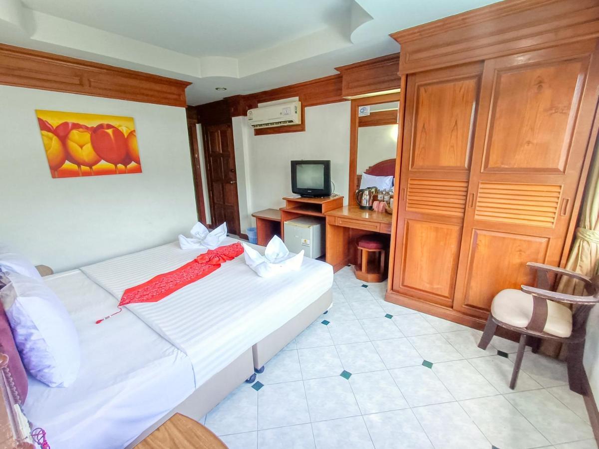 Black Pearl Patong Beachfront Exterior photo