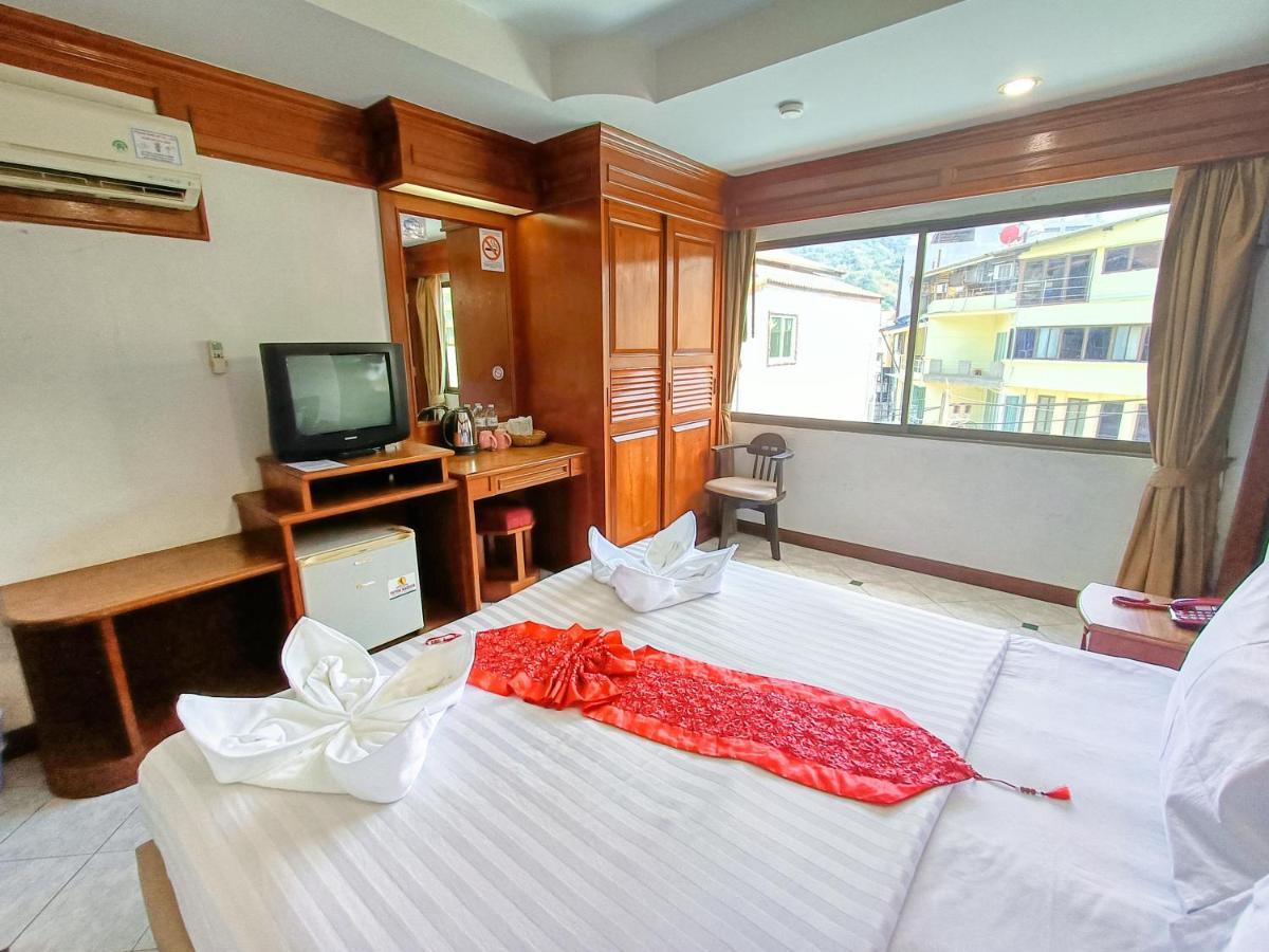 Black Pearl Patong Beachfront Exterior photo
